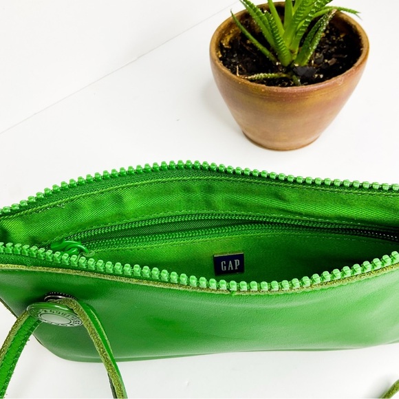 Vintage GAP Kelly Green Soft Supple Leather Wristlet 90s Y2K Clutch Bag - Picture 7 of 8